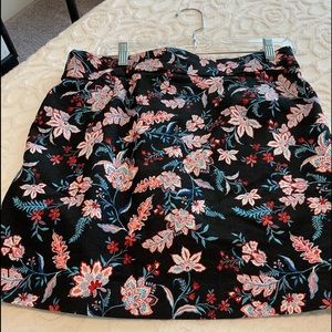 Cute print skort in stretchy fabric from Croft & Barrow. Very slimming! Size 8.